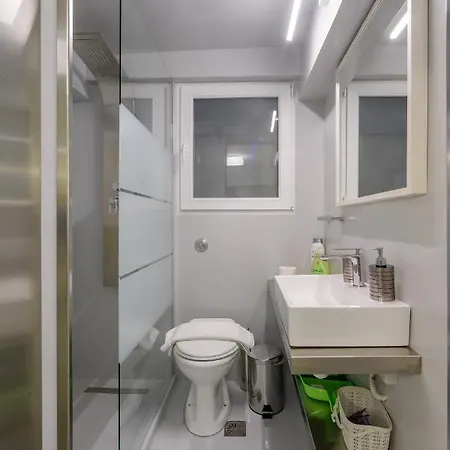 Apartment Fully Renovated Underground Flat In Pagrati