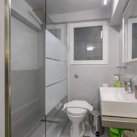 Fully Renovated Underground Flat In Pagrati Apartment